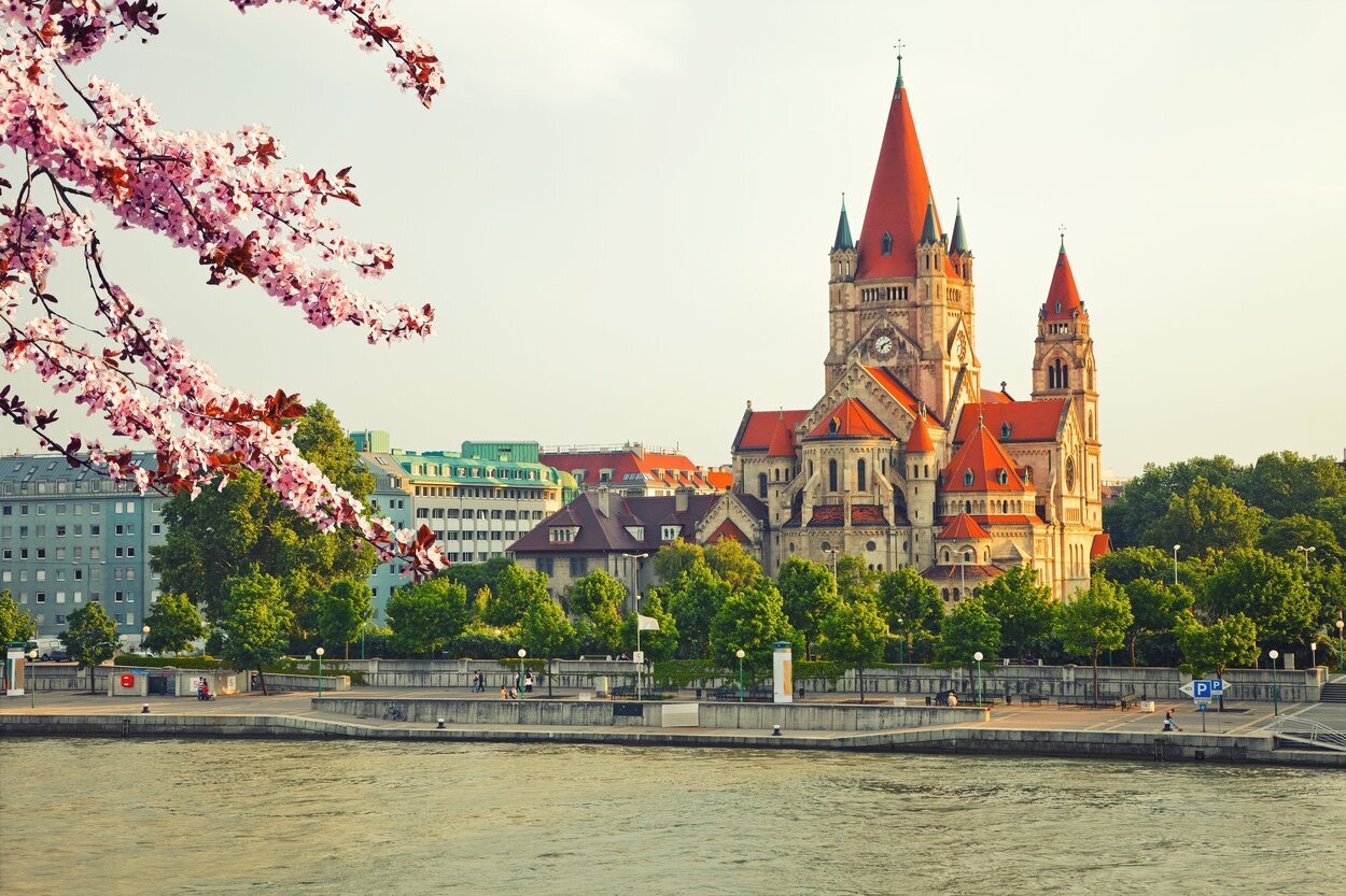 Iglesia Heiliger Franz de Asís en Mexikoplatz, Viena