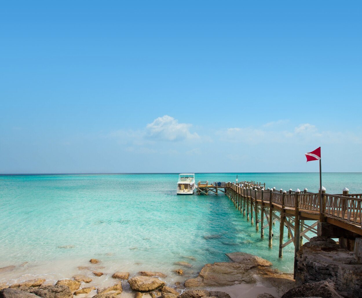 Las playas de la isla de San Salvador son de aguas cristalinas