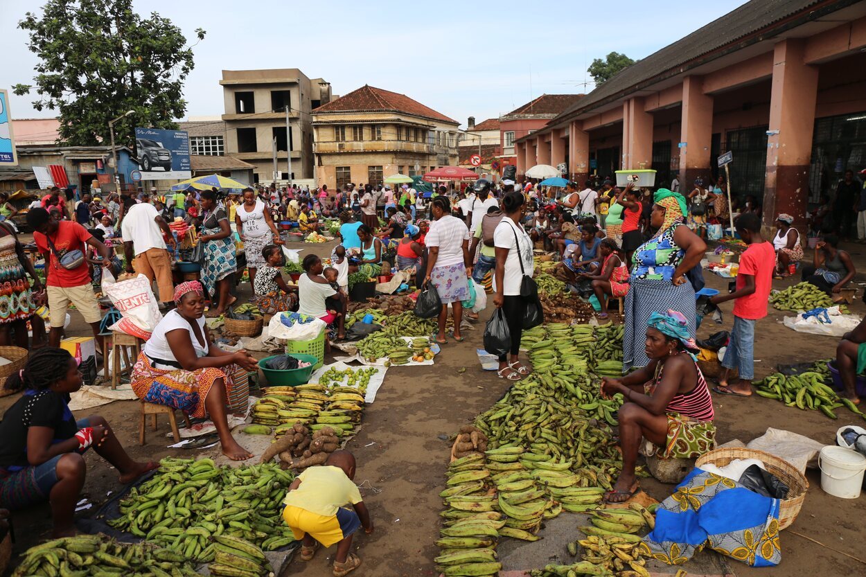 El tradicional mercado municipal de la ciudad de Santo Tomé, en Santo Tomé y Príncipe