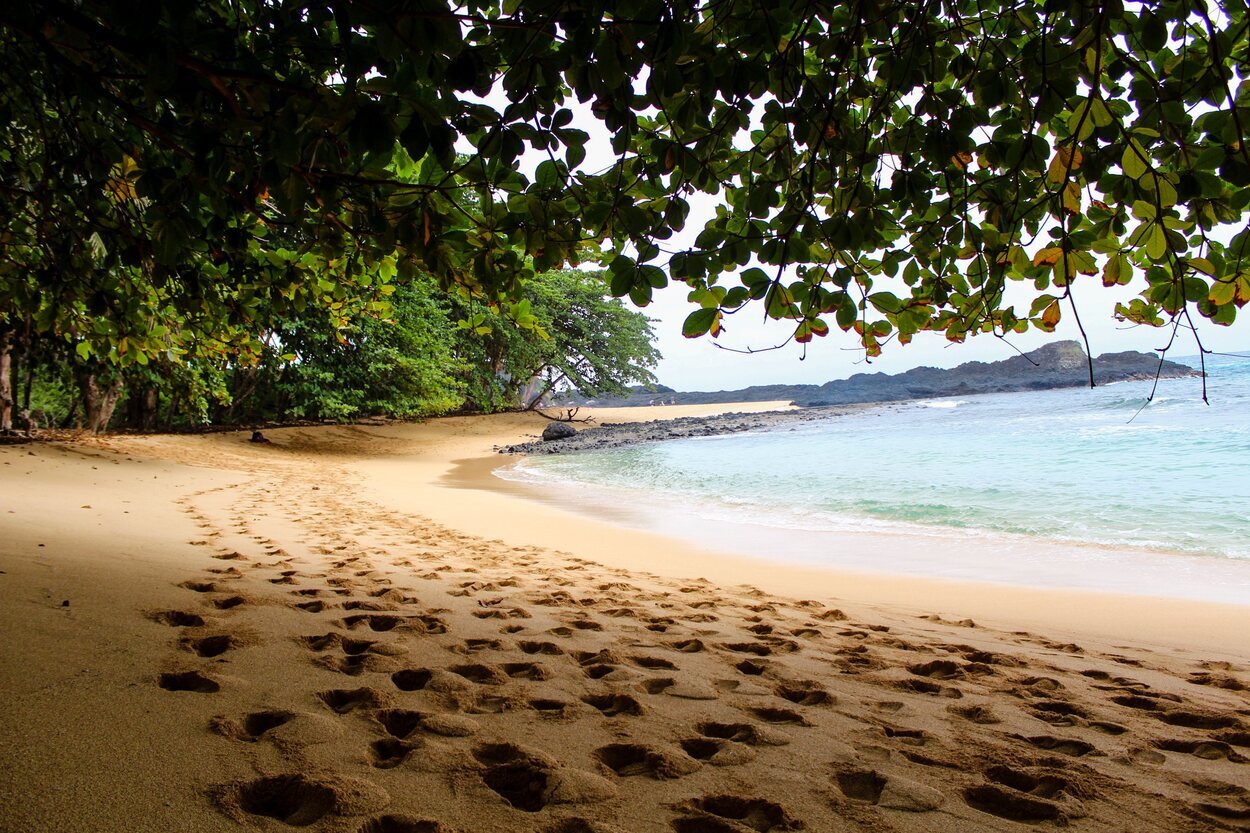 Playa Banana en la isla Príncipe, Santo Tomé y Príncipe