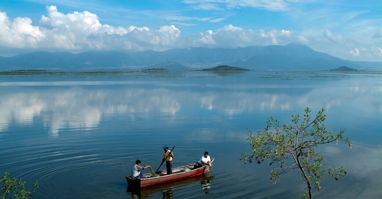 Cuitzeo es un pueblo rodeado por un lago del mismo nombre