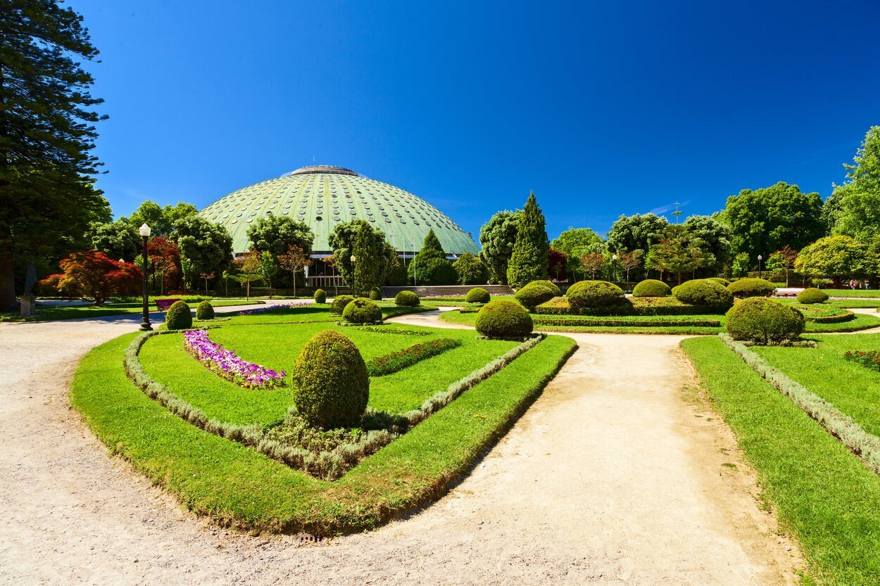 El Pabellón Rosa Mota del jardín