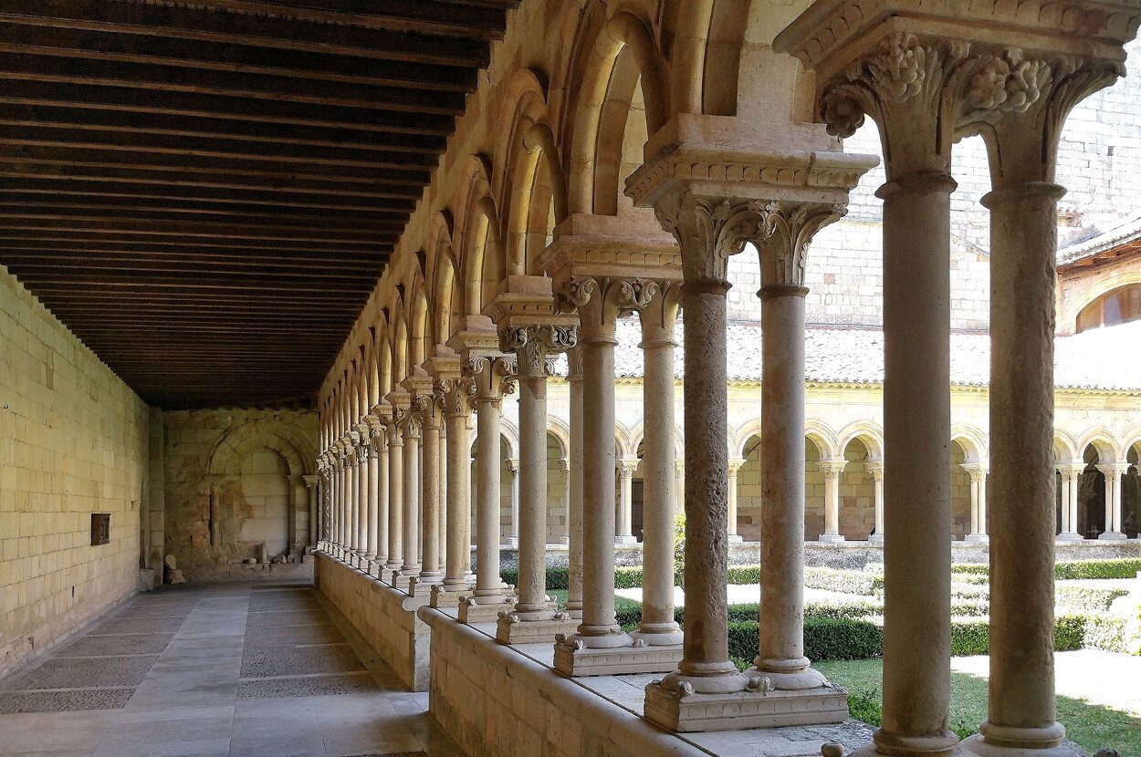 Claustro del Monasterio de San Andrés del Arroyo. Fuente: Palencia Turismo