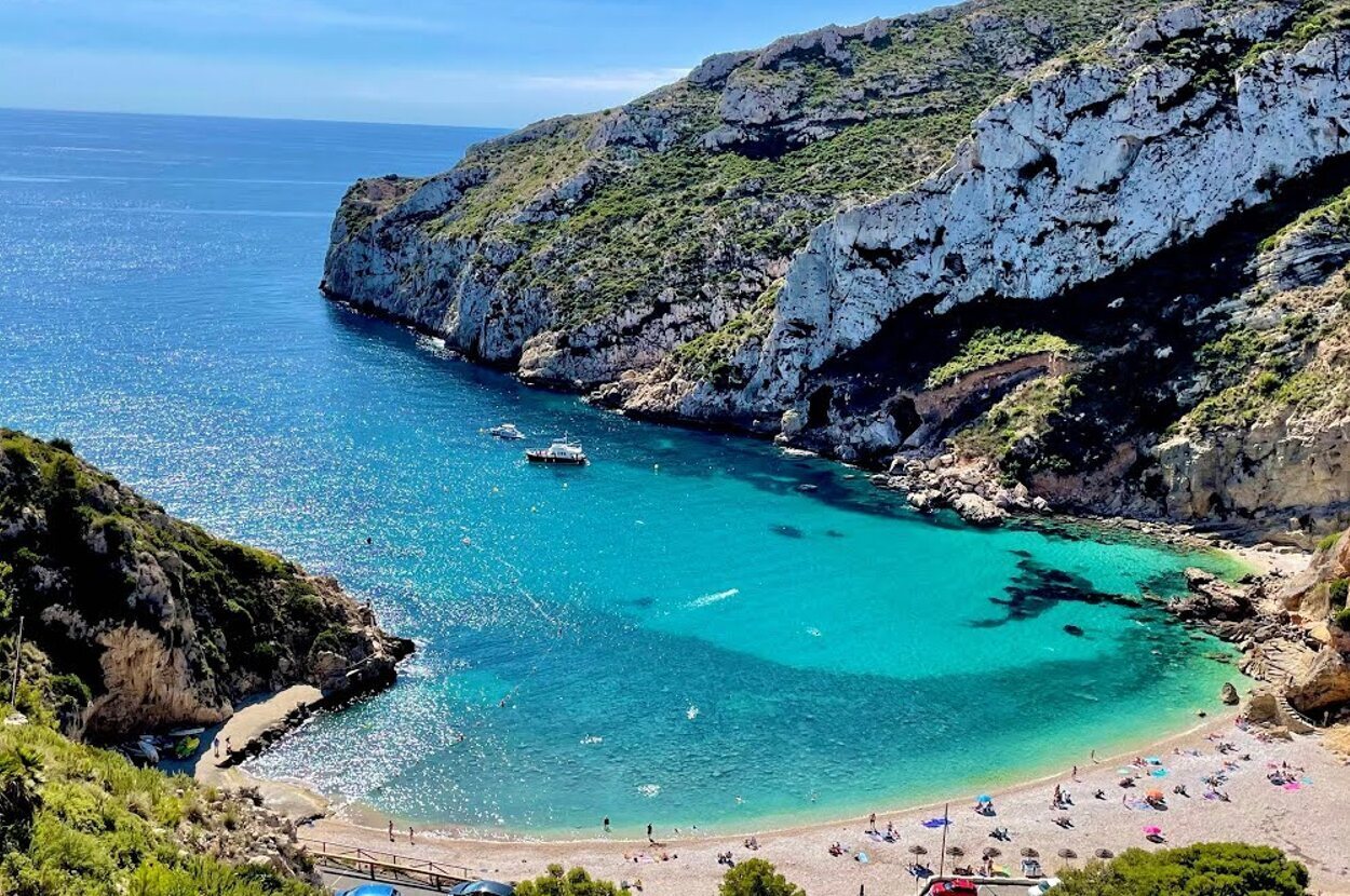 La Playa de La Granadella es una de las calas más espectaculares de la Costa Blanca