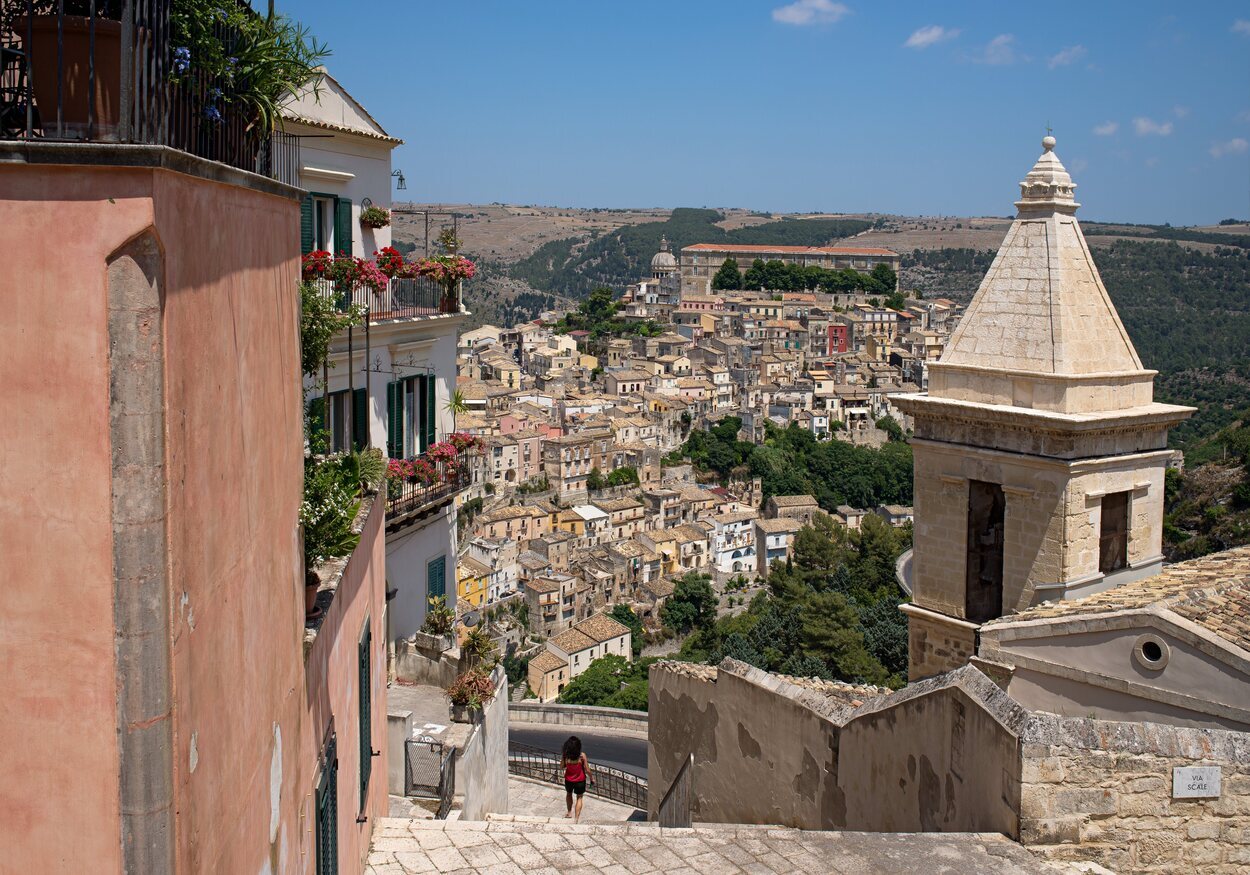 Ciudad de Ragusa en Italia vista desde lo alto