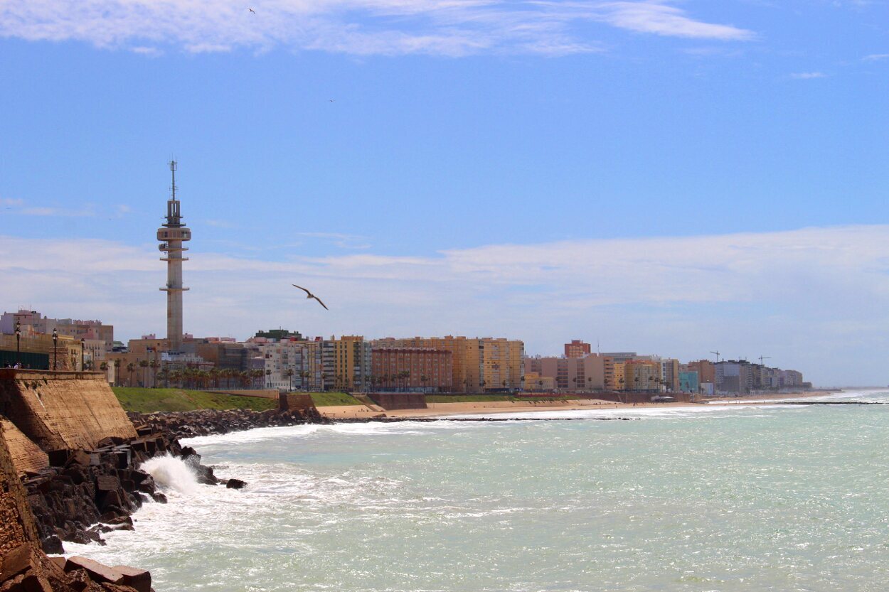 Panorámica de la Playa de Santa María del Mar, conocida coloquialmente como Playa de las Mujeres