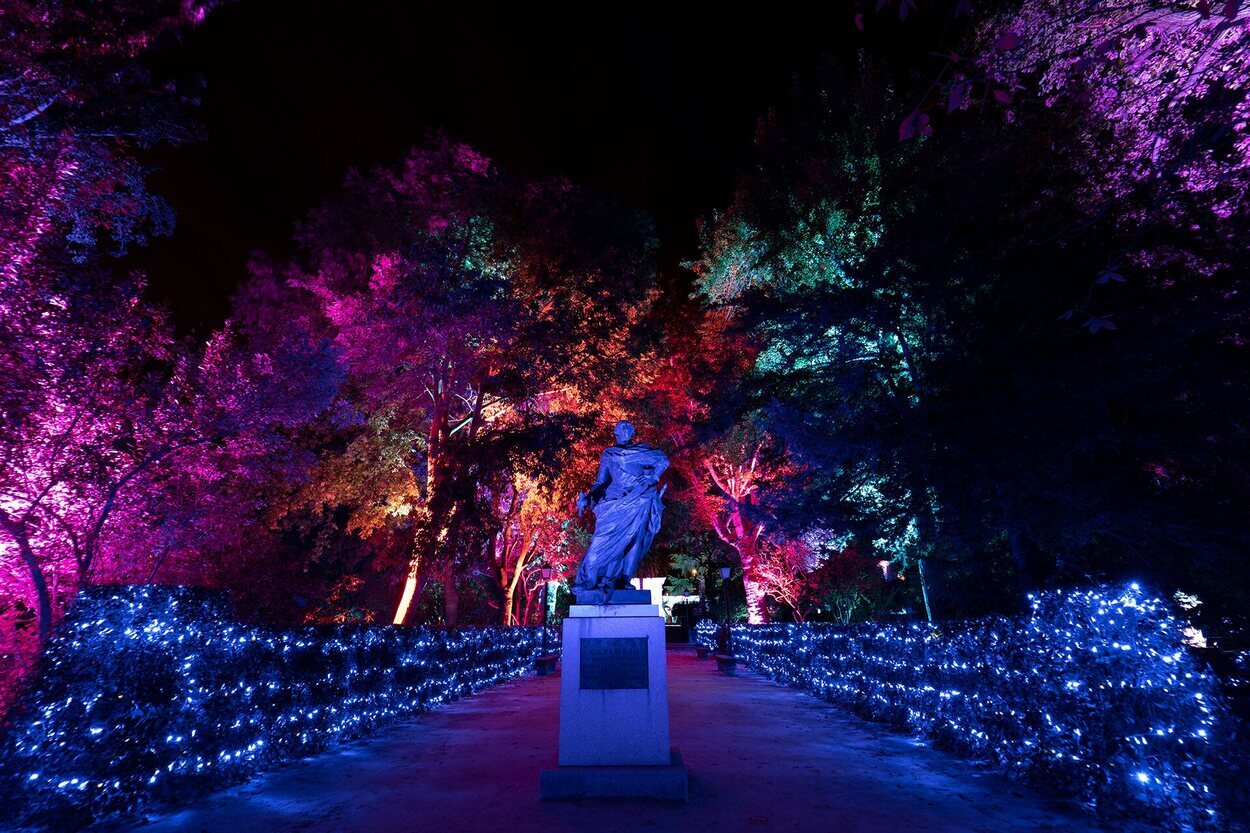 Las luces inundan el Jardín Botánico