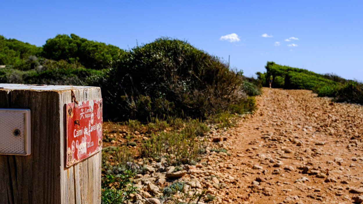 Vista de un tramo del Camí de Cavalls de Menorca