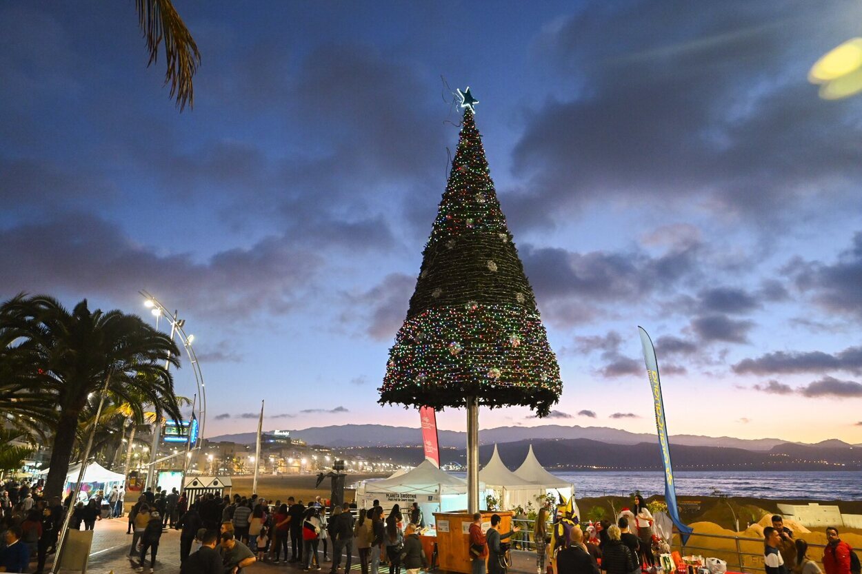 Decoración navideña en la Playa de Las Canteras