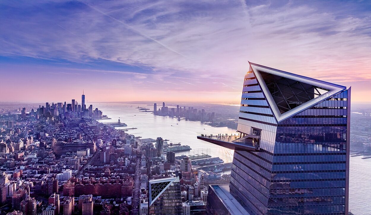 Edge cuenta con una impresionante terraza con vistas panorámicas de Manhattan