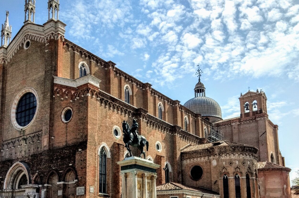 La Basílica dei Santi Giovanni e Paolo está construida en ladrillo y es la más grande de Venecia