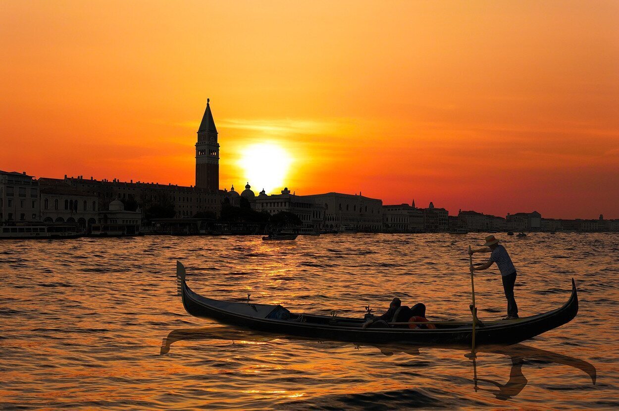 Desde el Gran Canal se contemplan los mejores atardeceres de Venecia