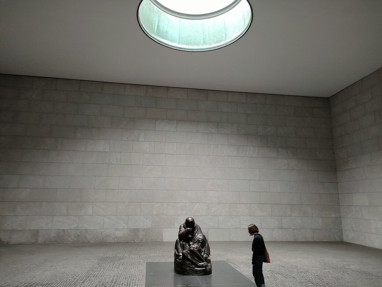 Monumento conmemorativo por las víctimas de la guerra y la tiranía | Foto: Guillermo A. Corrales