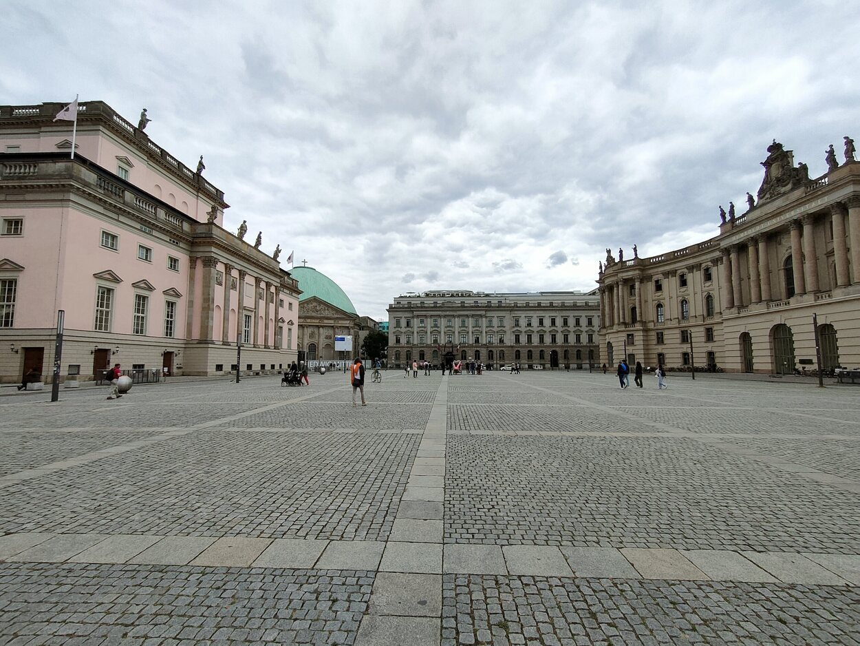 Bebelplatz, el lugar en el que se produjo la quema de libros en 1933 | Foto: Guillermo A. Corrales