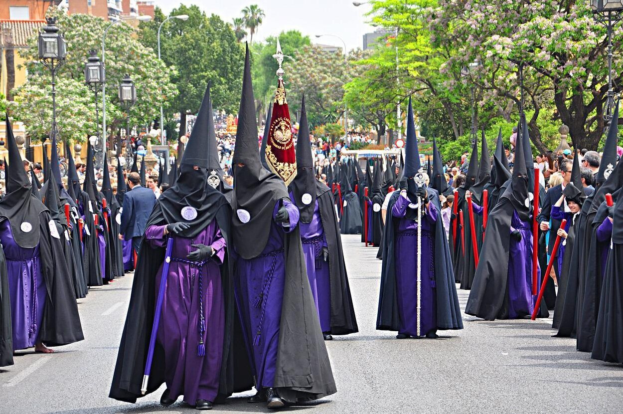 La Semana Santa de Sevilla es uno de los principales eventos de la primavera en la ciudad