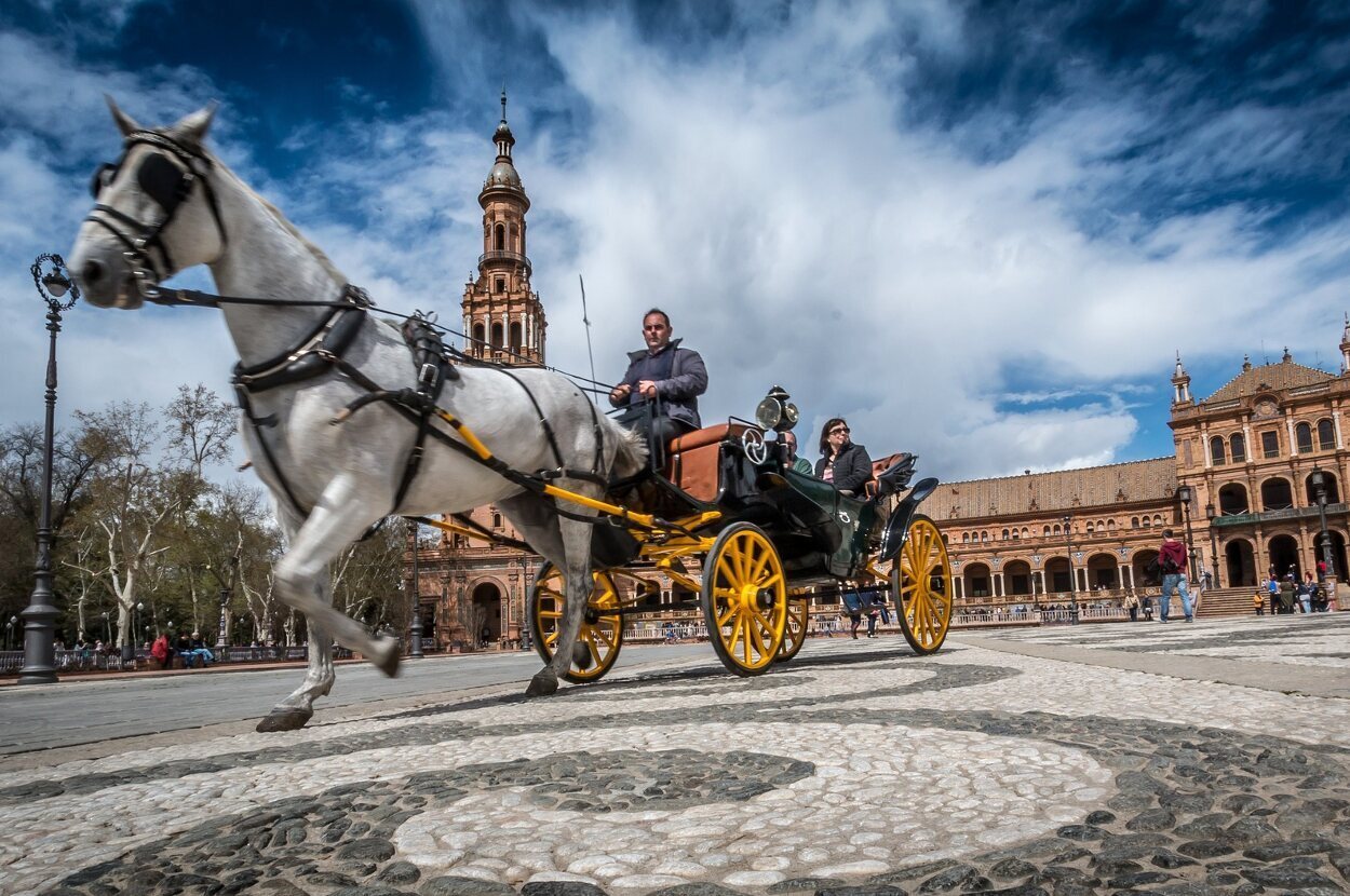 Un paseo en coche de caballos en Sevilla es una gran actividad para primavera