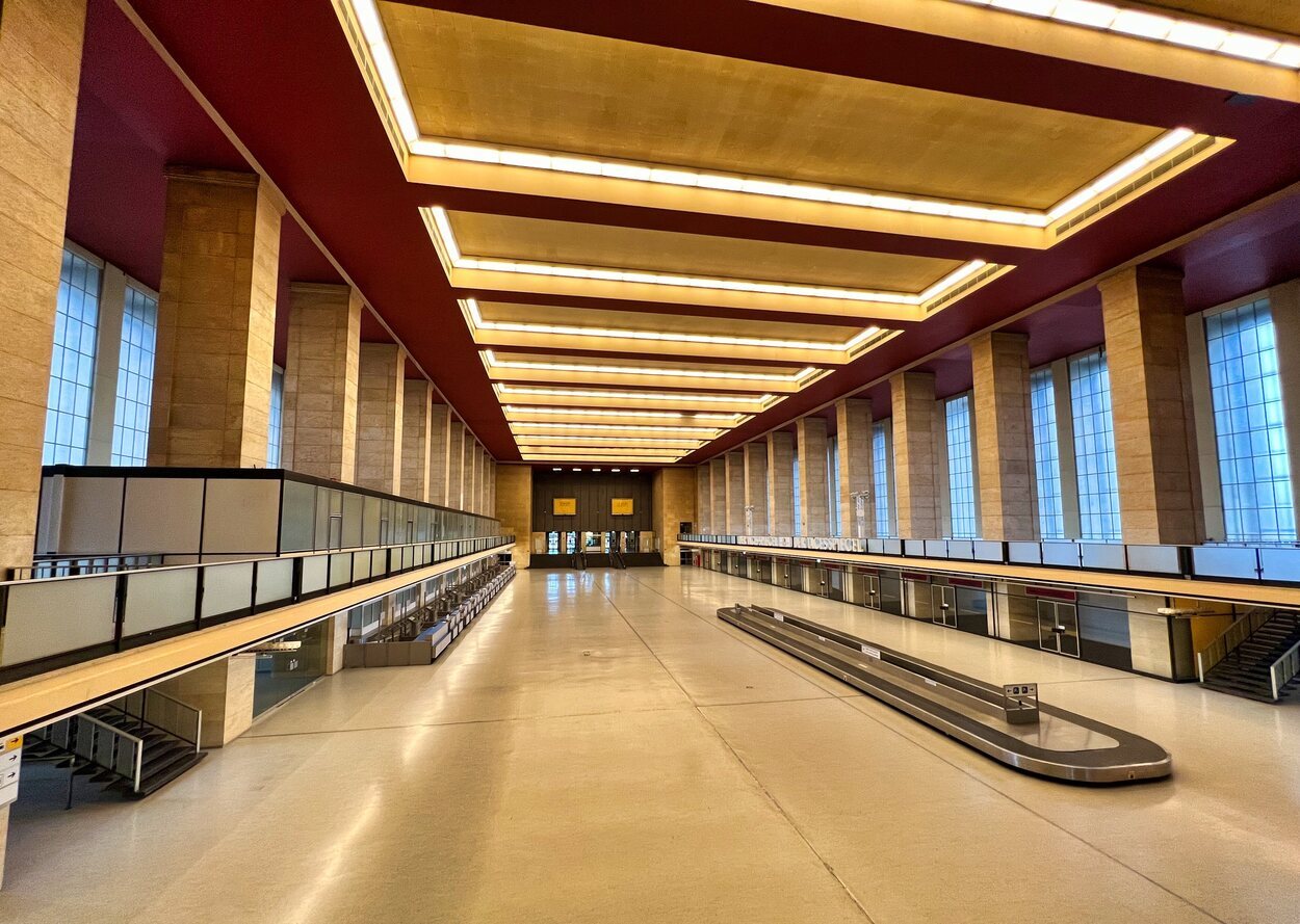 El impresionante hall principal del aeropuerto de Tempelhof