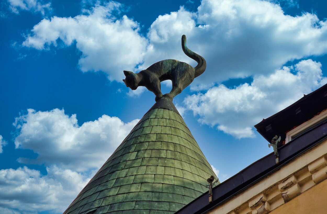 El gato es el protagonista de uno de los tejados más famosos de Riga