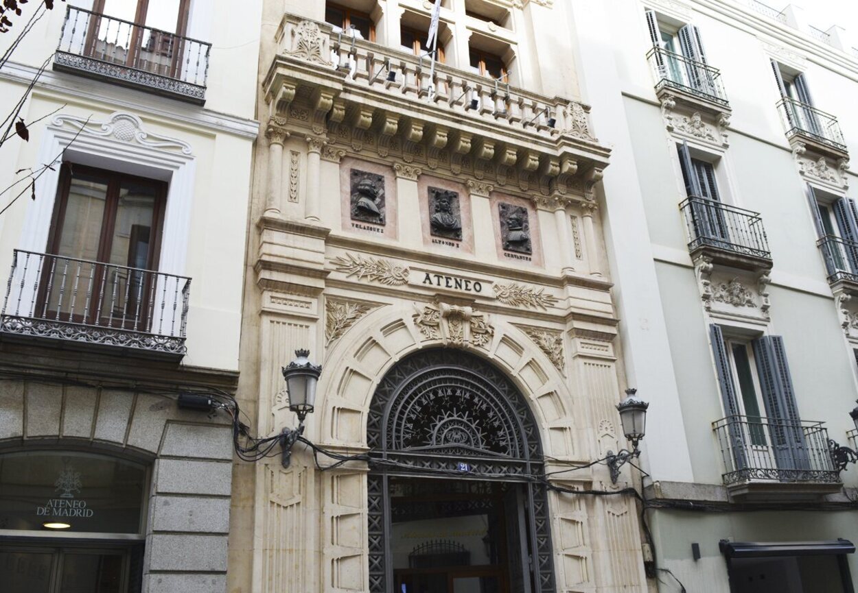 Entrada del Ateneo de Madrid