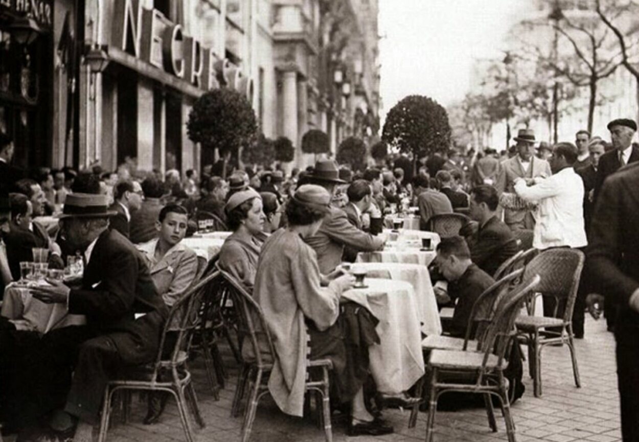 La terraza del Café Granja El Henar, en Calle Alcalá nº 40 | Rutas Teatrales Madrid