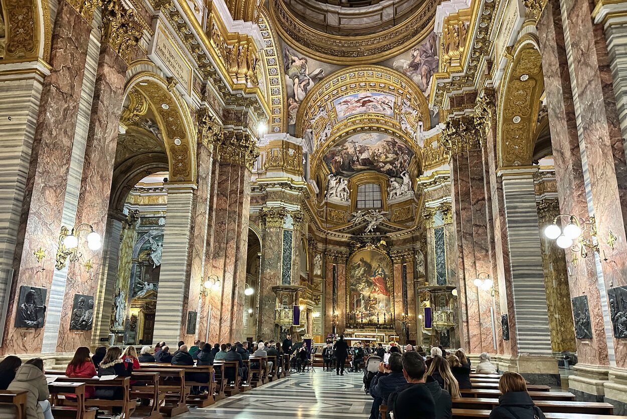 Un concierto navideño en la basílica de San Ambrosio y San Carlos del Corso