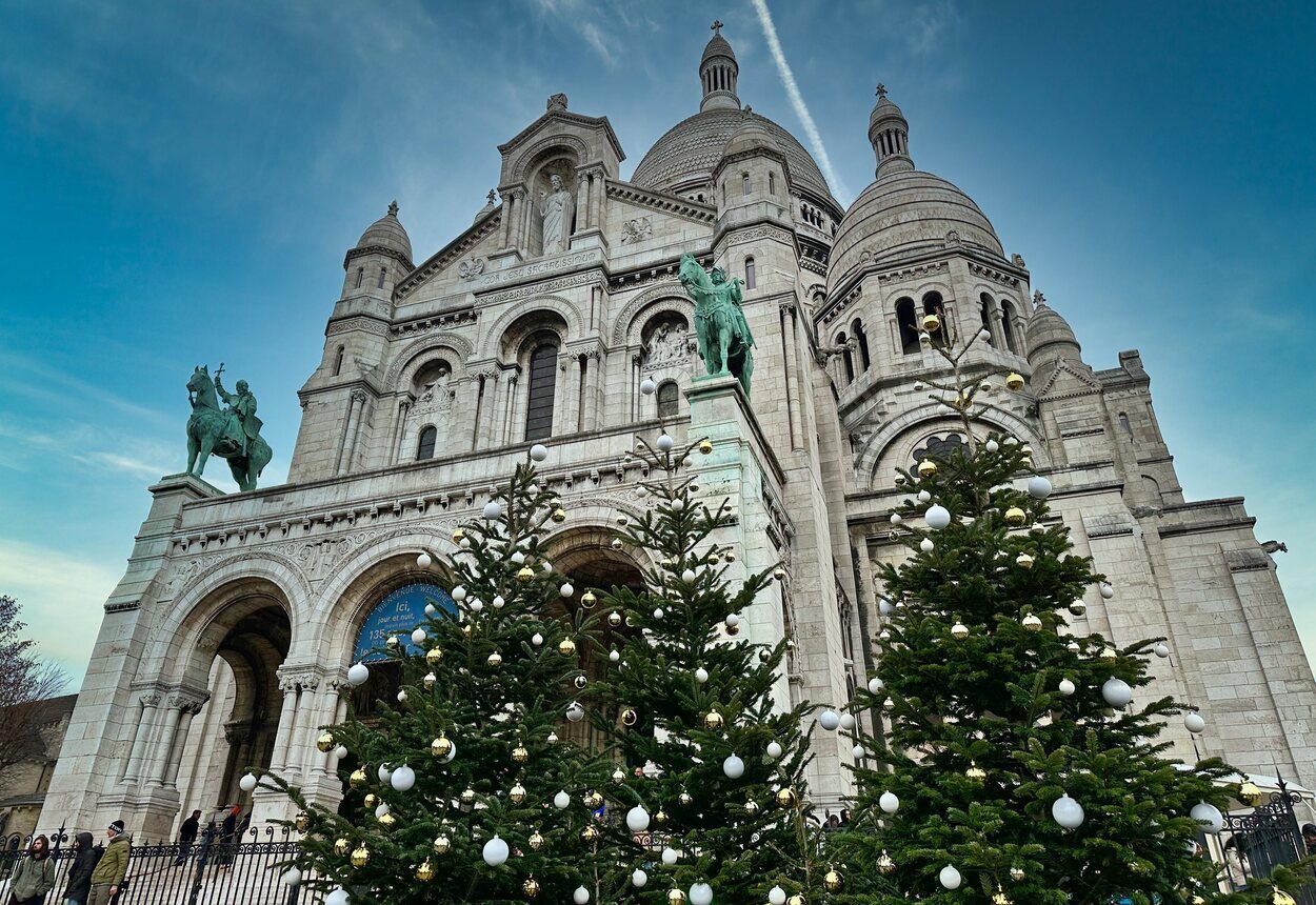 Las iglesias de París también juegan un importante papel en la Navidad de la ciudad