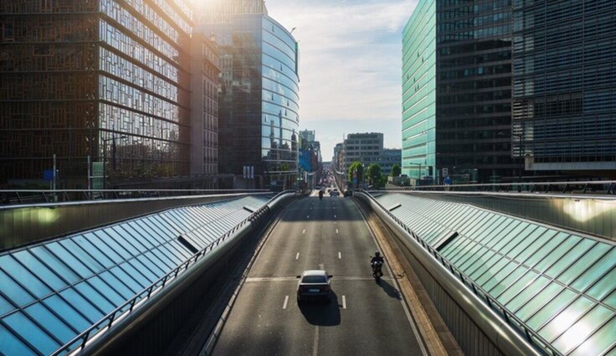 La ciudad ofrece diversos servicios de transporte públicos y privados