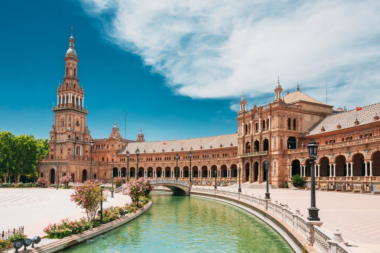 Para moverse de Sevilla al centro las opciones son el bus, en taxi o en transfer