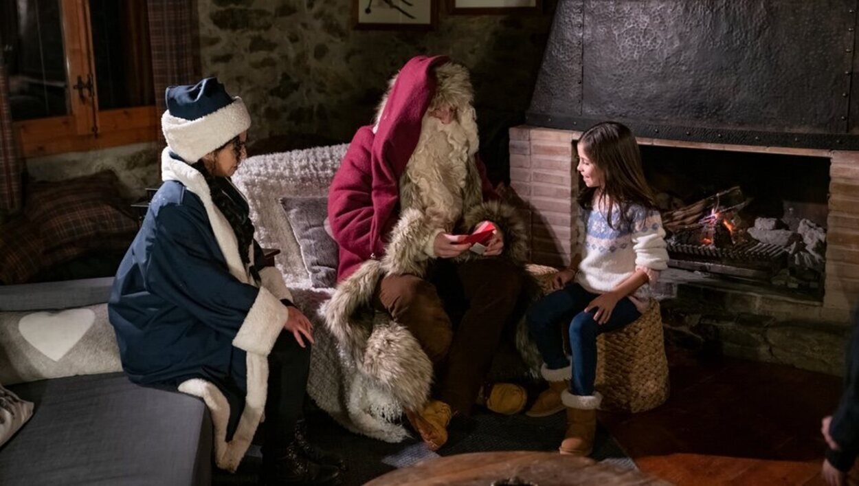 Papá Noel recogiendo las cartas de los niños en Andorra
