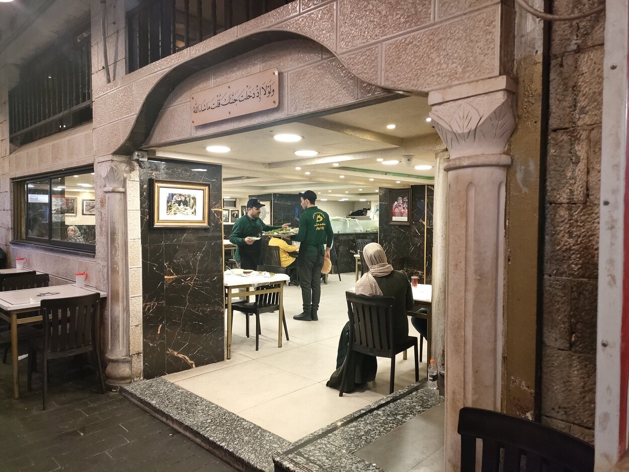 El restaurante Hashem es famoso por su comida tradicional a precios asequibles