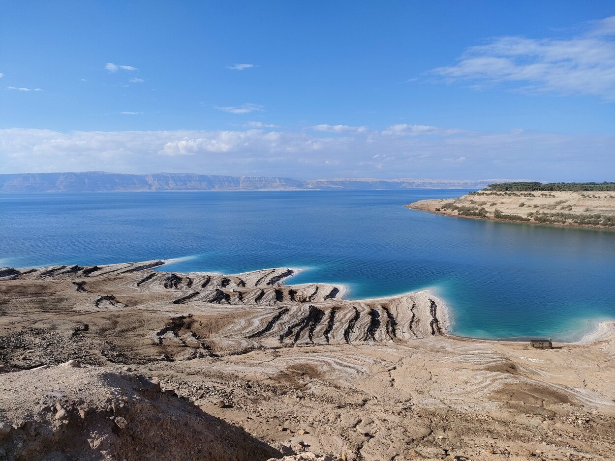 Imagen del Mar Muerto en el que se aprecia el retroceso en sus aguas