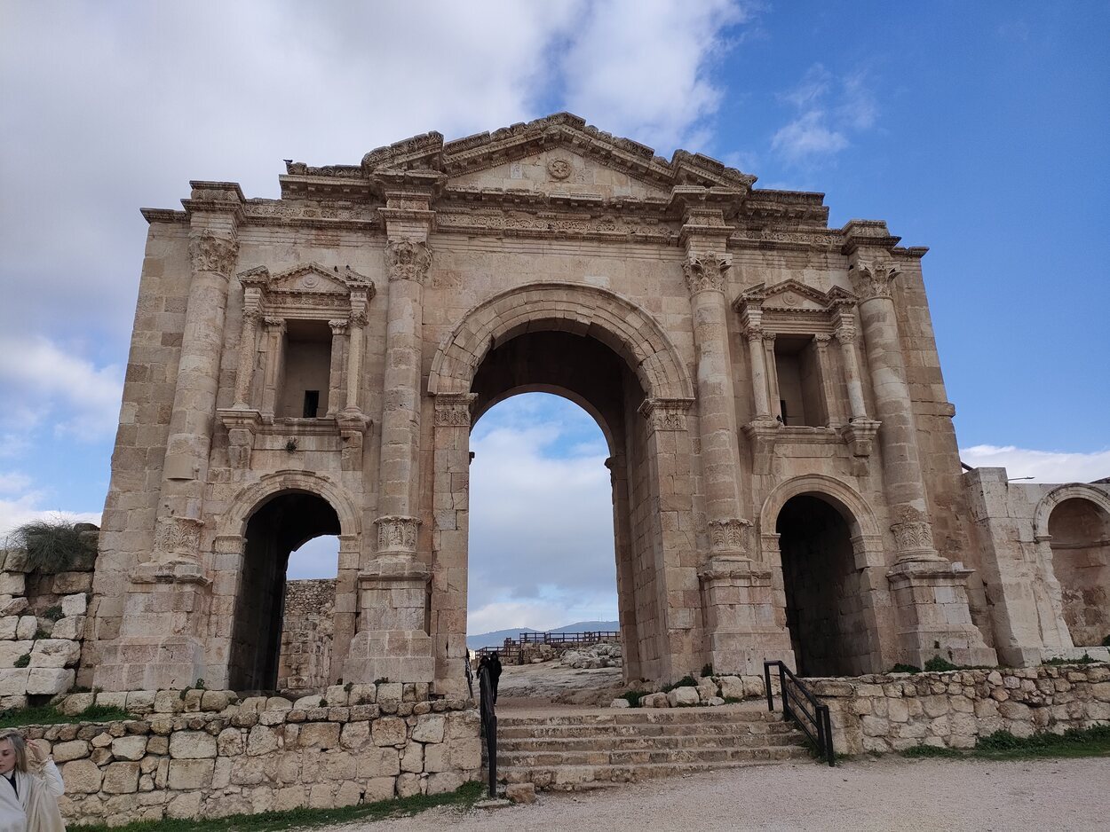 El Arco de Adriano es la puerta de entrada a Jerash