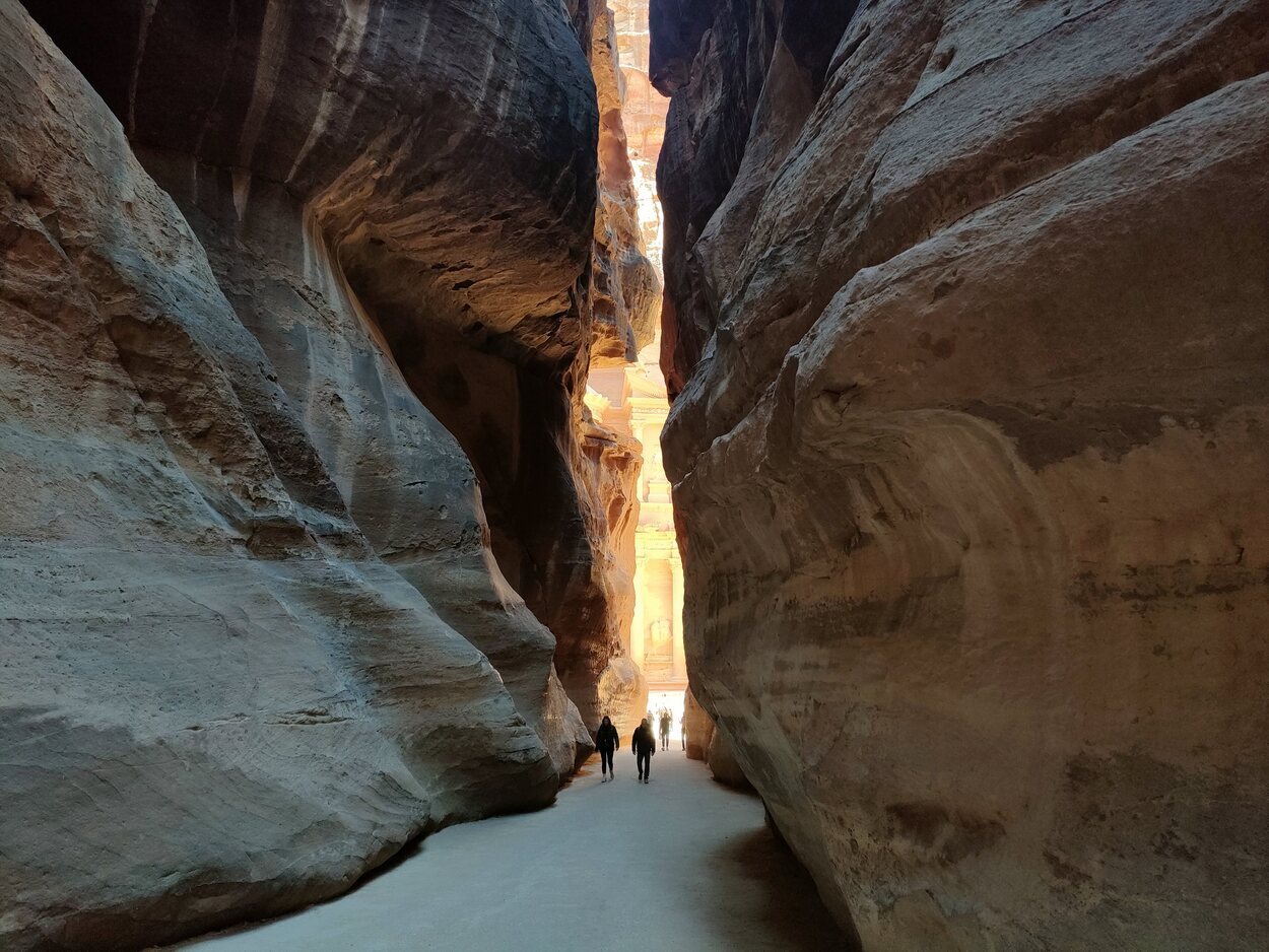 El Siq desemboca en el Tesoro de Petra