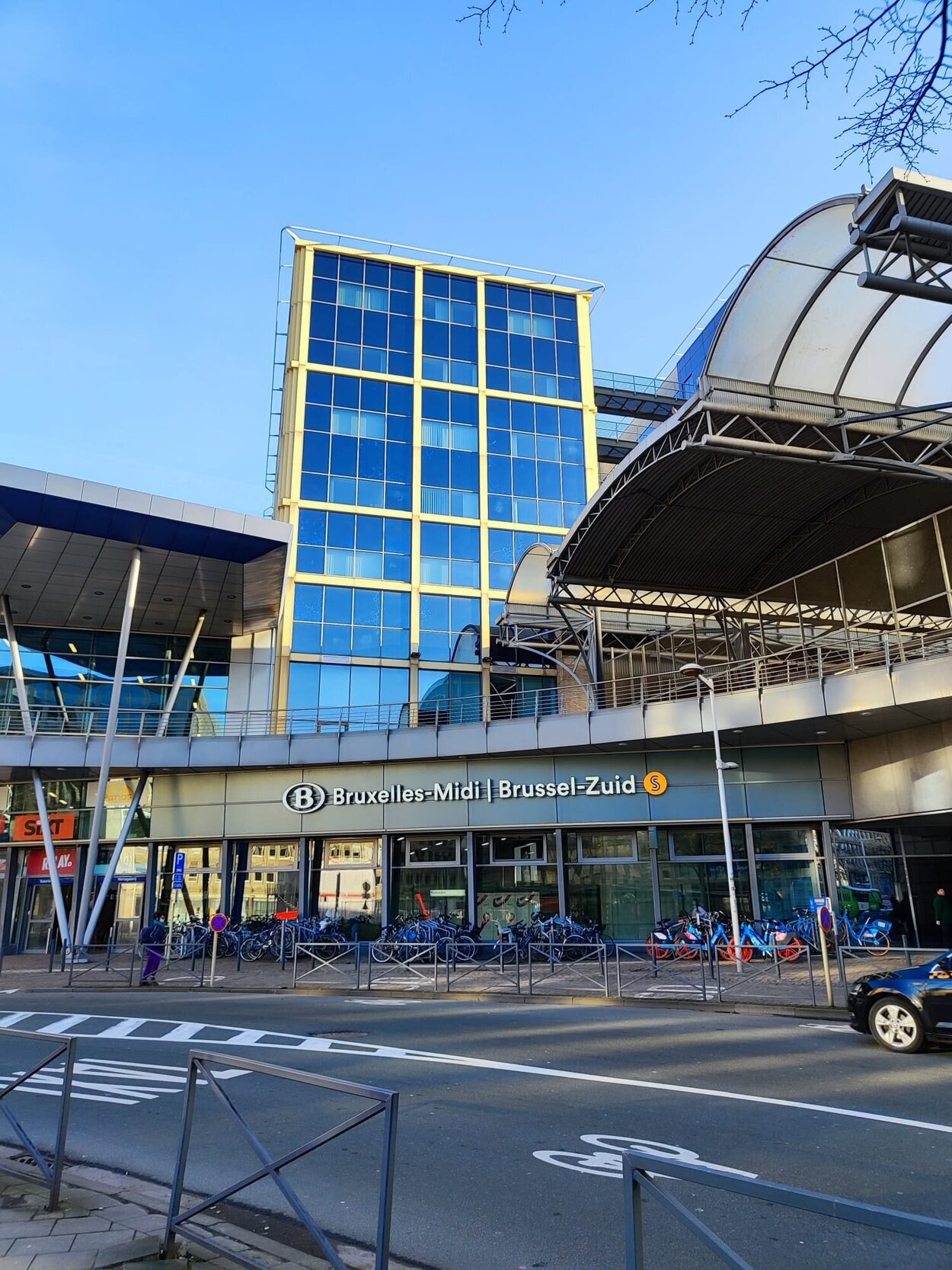 Estación de Gare Du Midi, donde llegan los buses