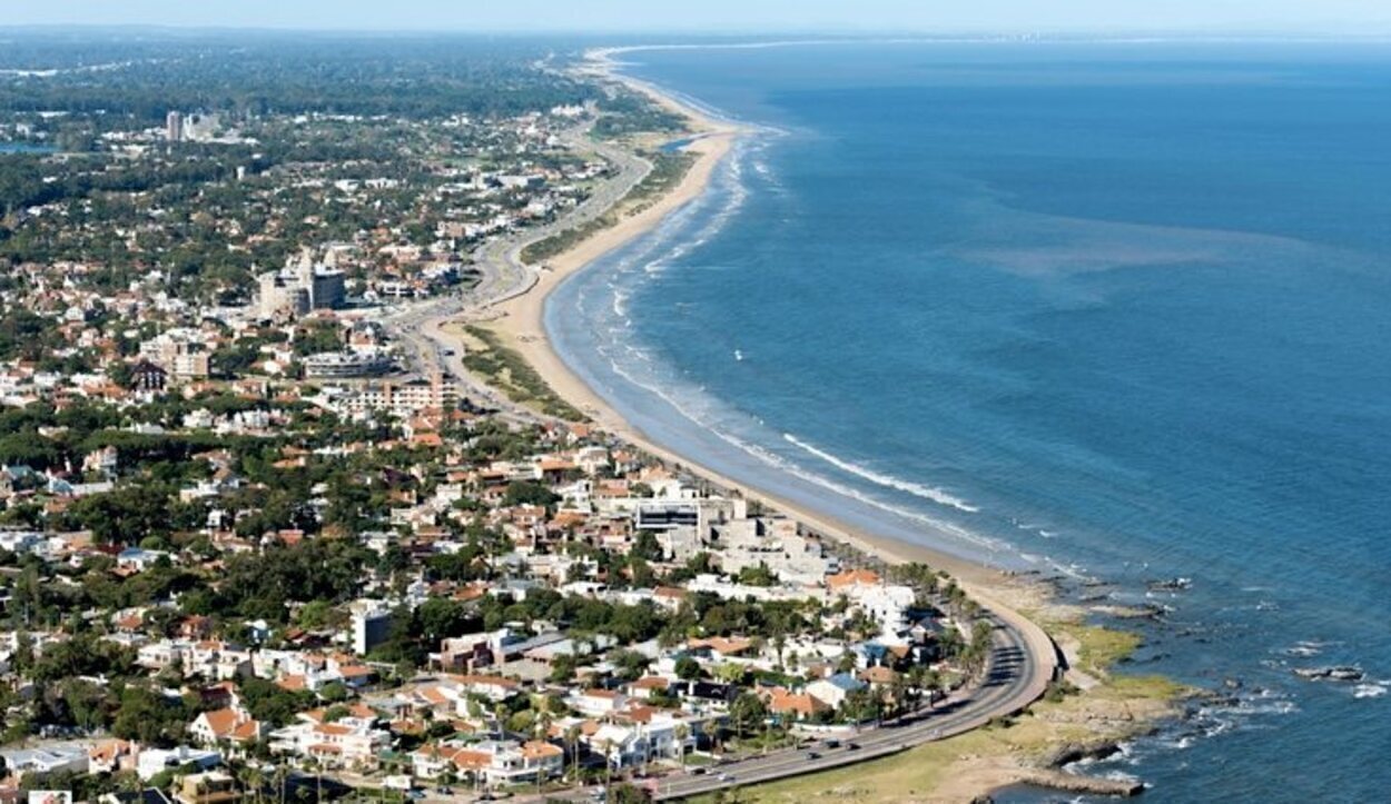 Vista aérea de la costa uruguaya del Río de la Plata
