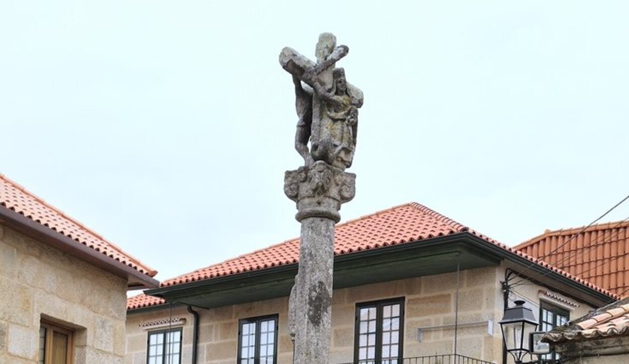 Uno de los cruceiros de Combarro (Pontevedra, Galicia)