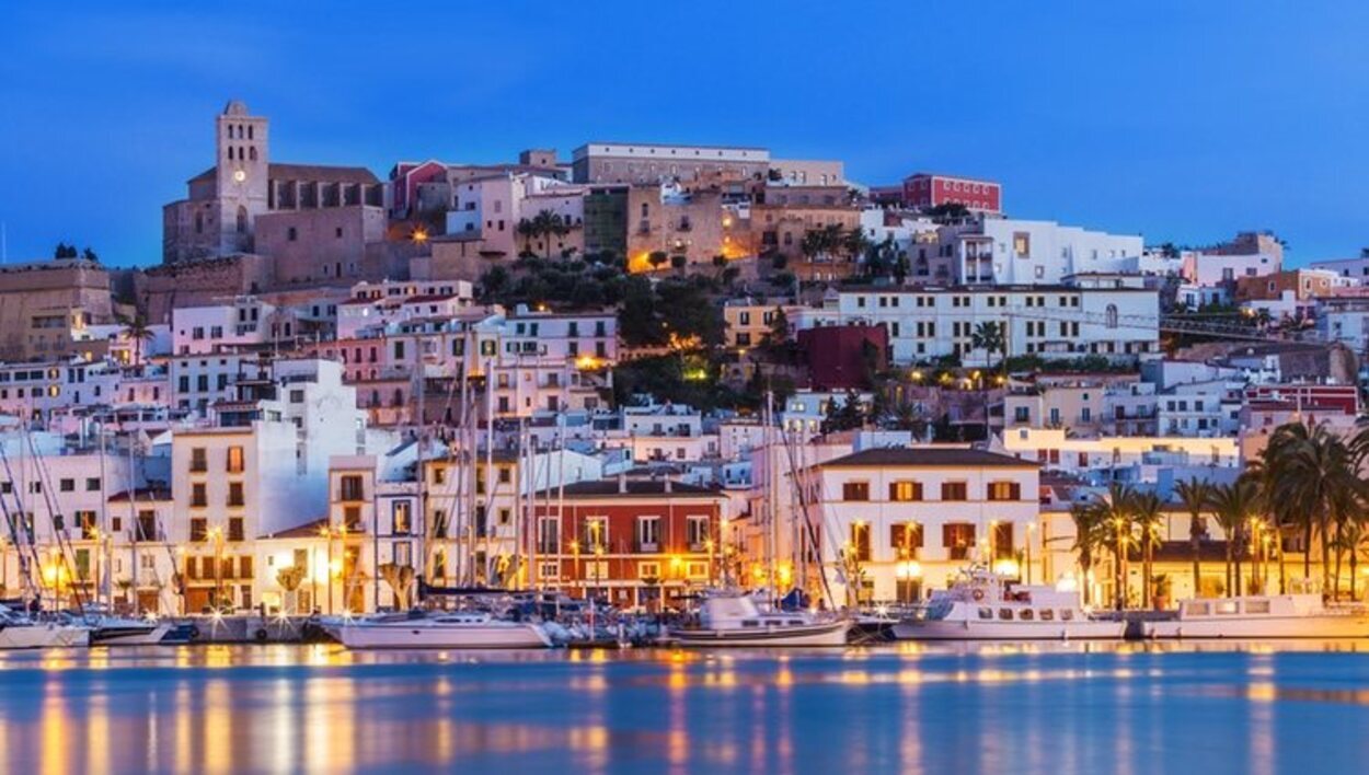 Ibiza es uno de los mejores destinos para salir por las noches 