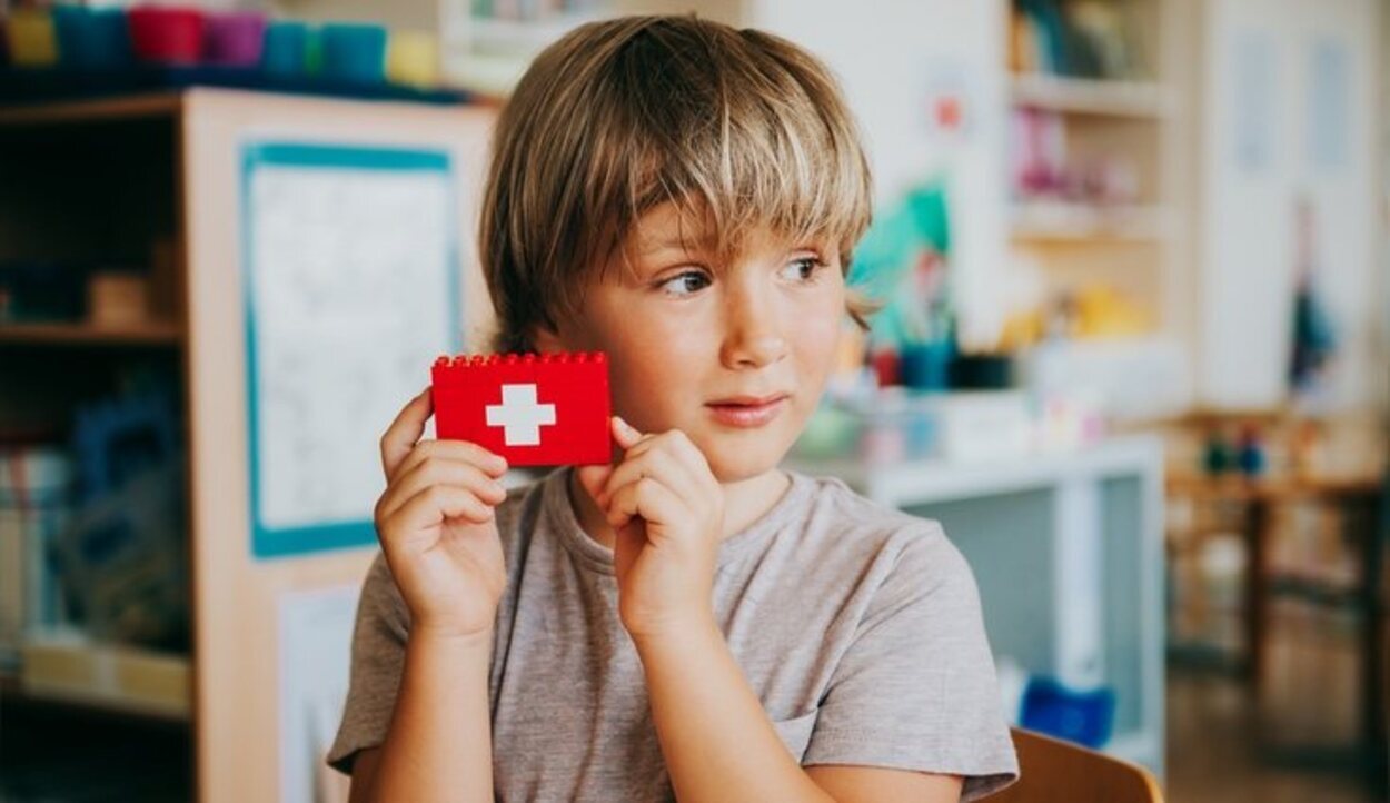 Los niños y niñas en los colegios tiene la obligación de aprender una segunda lengua oficial del país