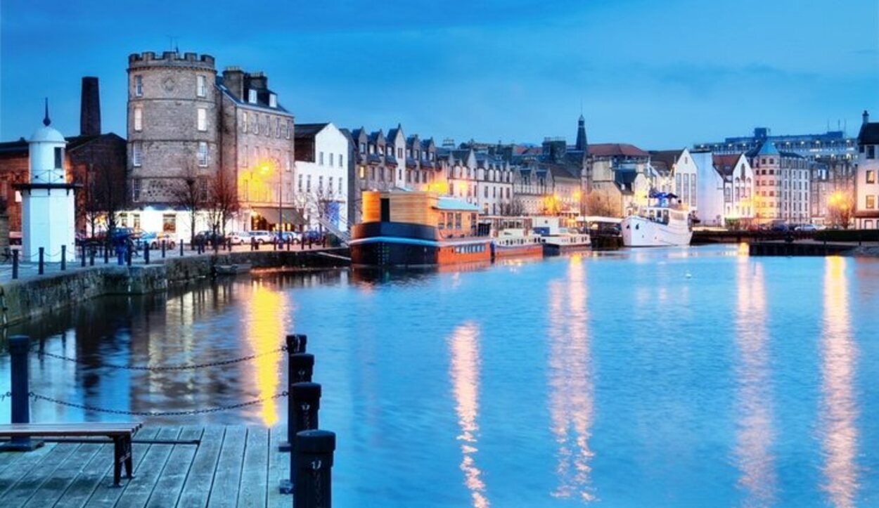 A pesar de que no formara aparte de a ciudad, ahora es un lugar de ambiente y fiestas en Edimburgo