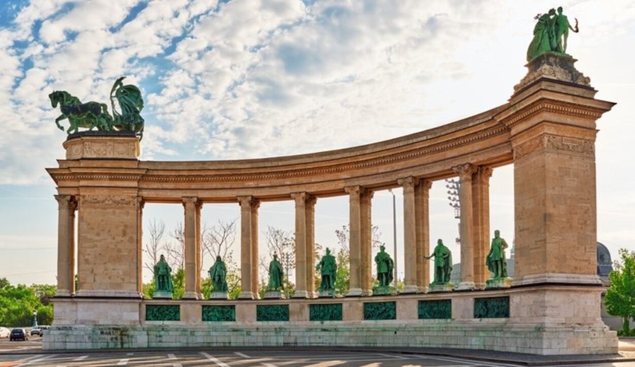 La Plaza de los Héroes rememora a las siete tribus que fundaron Budapest