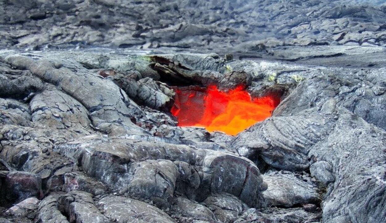 Los flujos de la lava del volcán activo Kilauea