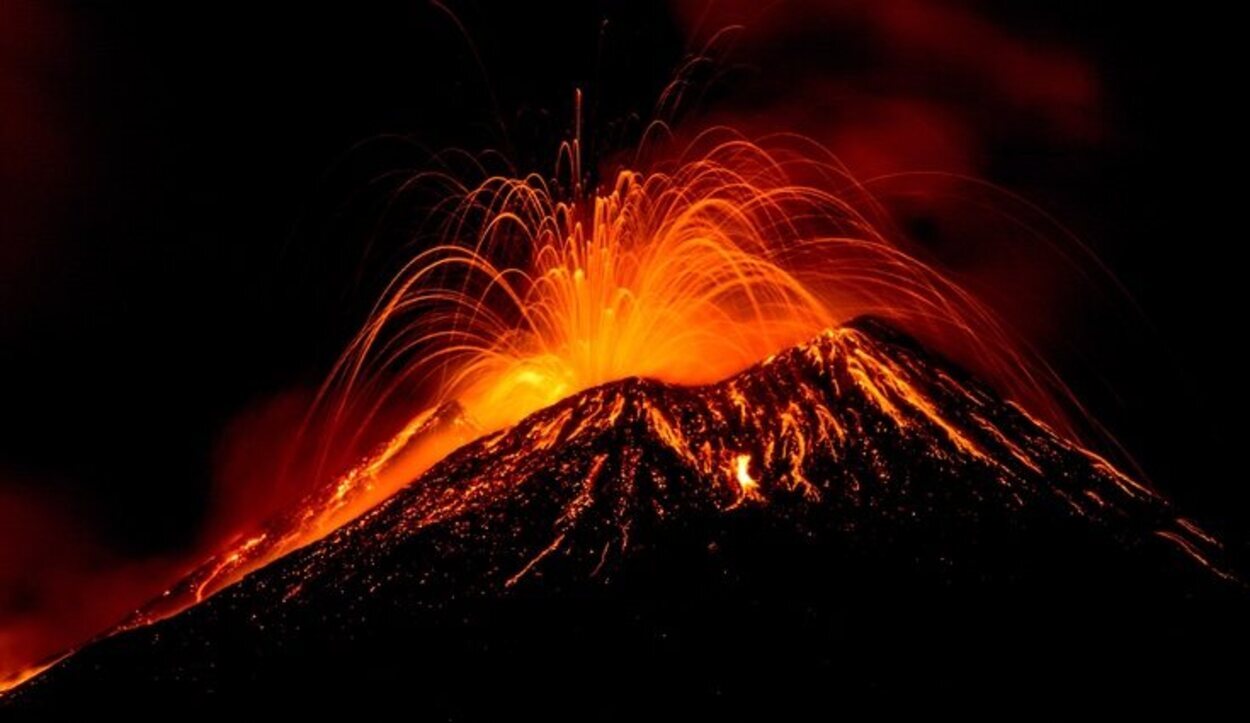 El volcán Etna en Erupción en 2015