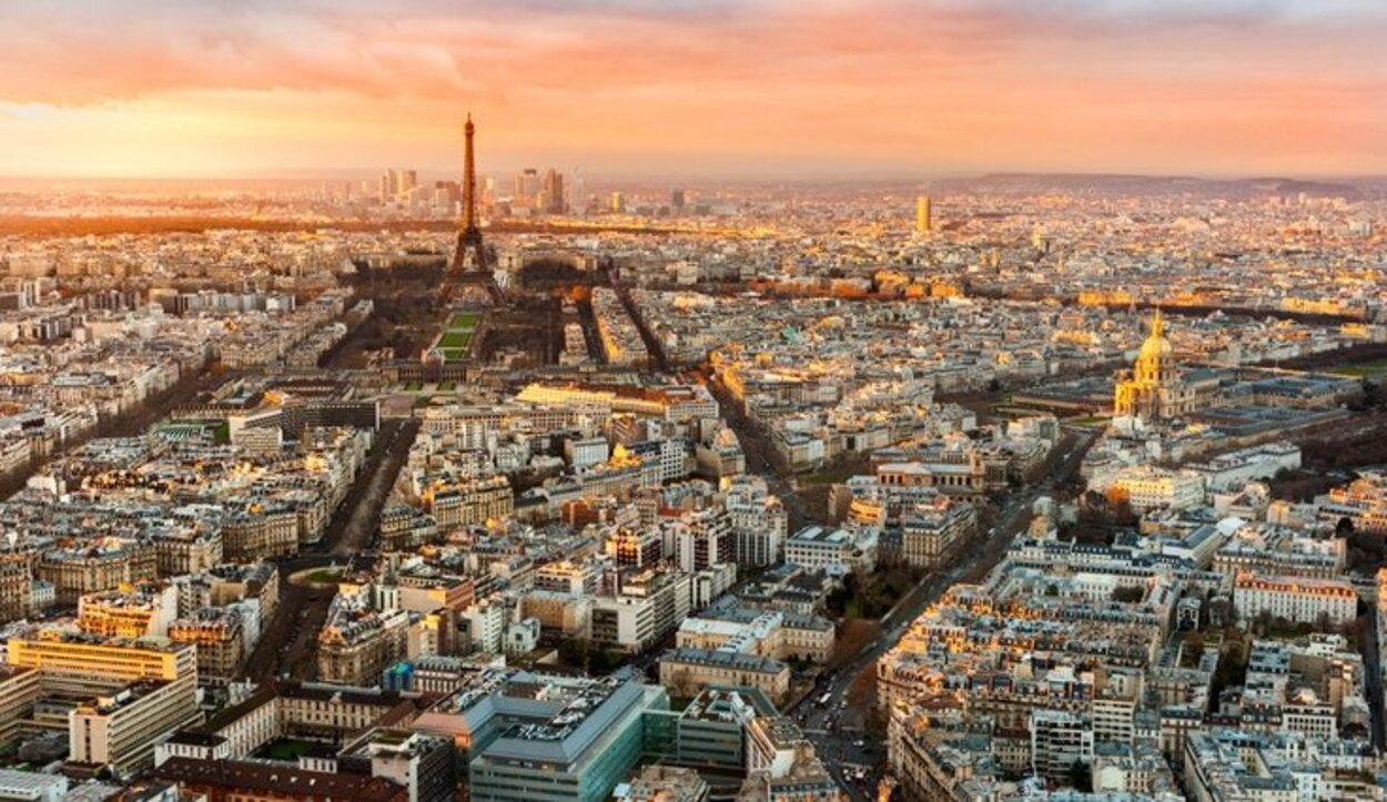 Desde el Arco del Triunfo se puede tener una bonita imagen del skyline de la ciudad