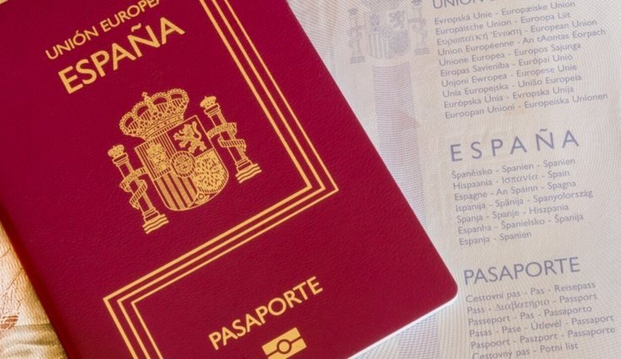 En España, las personas mayores de 30 años deben renovar el pasaporte cada 10