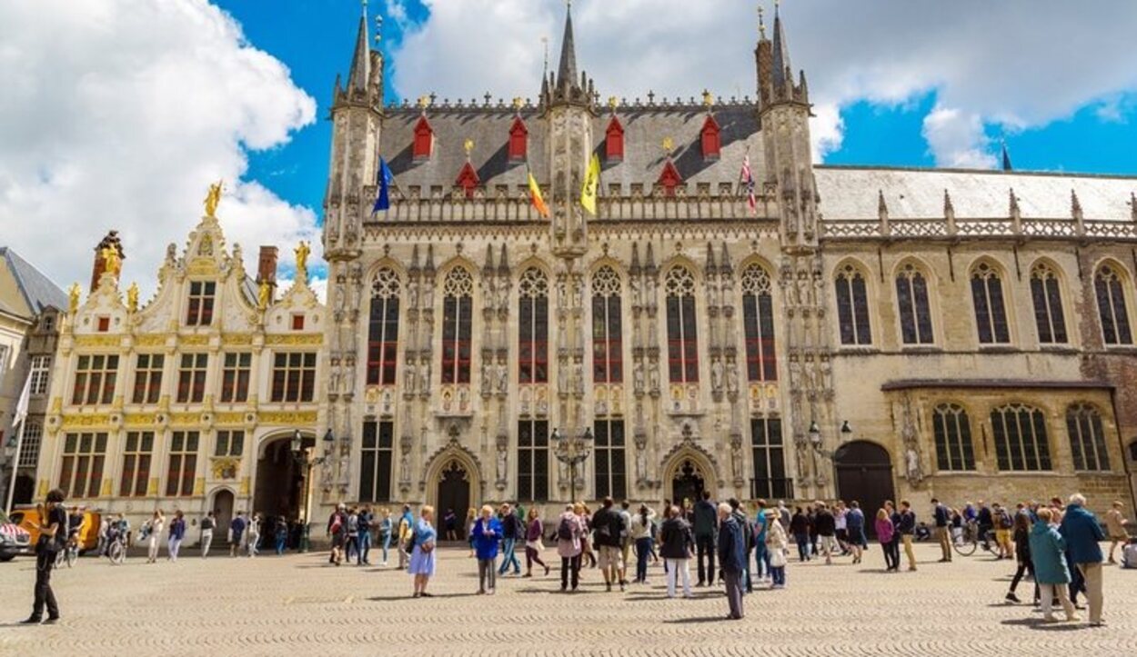 Stadhuis es uno de los edificios más atractivos de Brujas