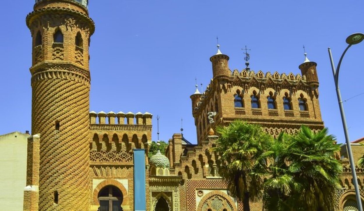 En el exterior, el Palacete de Laredo es así de bonito