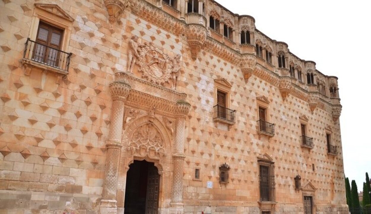 Fachada del Palacio del Infantado