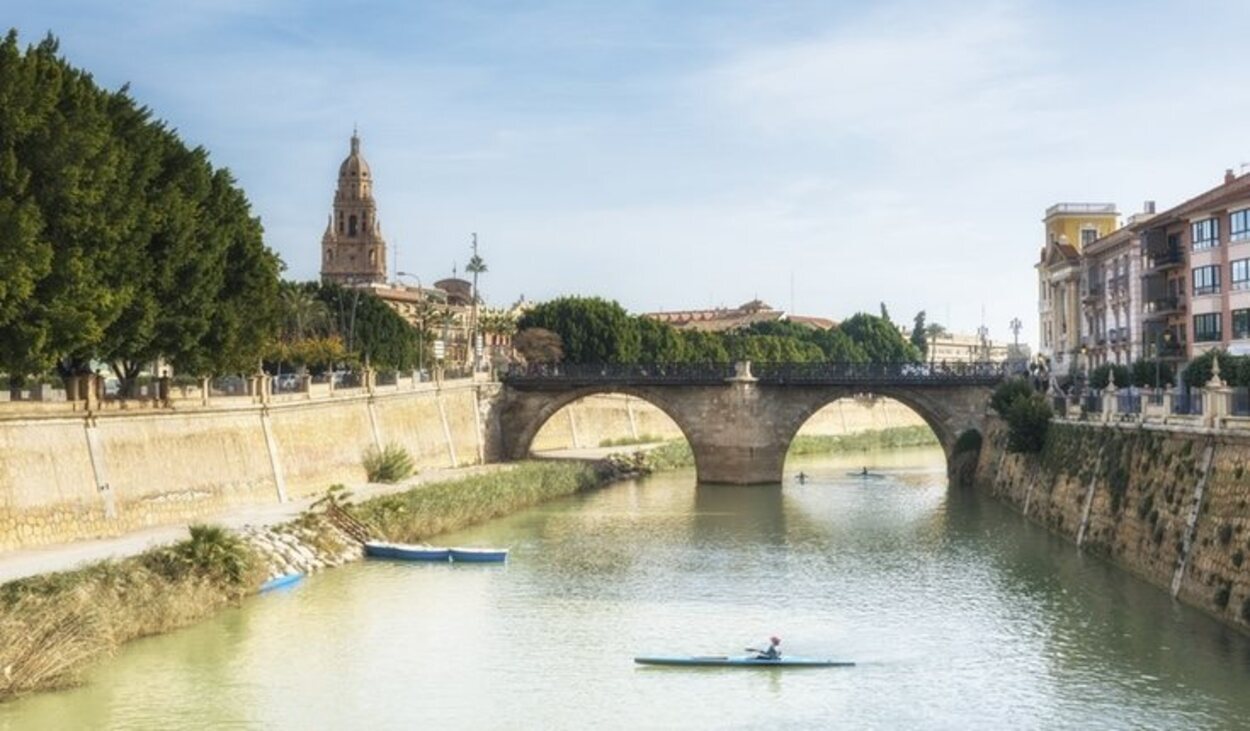 El Puente de los Peligros con la Catedral de Murcia al fondo