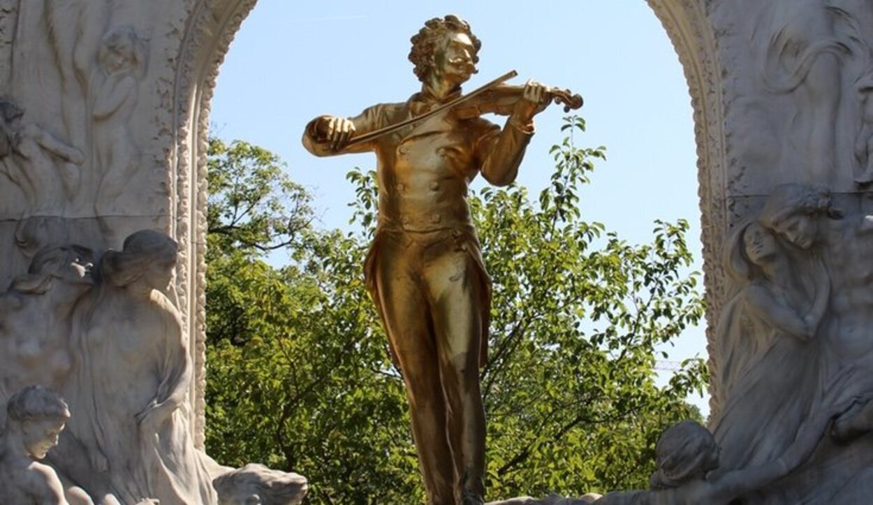 La famosa estatua de Strauss