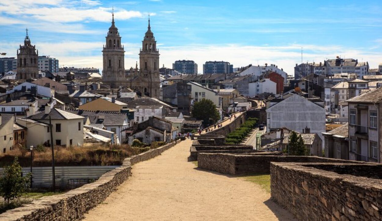 La muralla se puede recorrer íntegra por encima